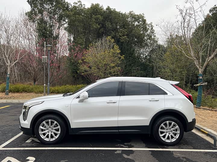 Фото 4 - Cadillac XT4