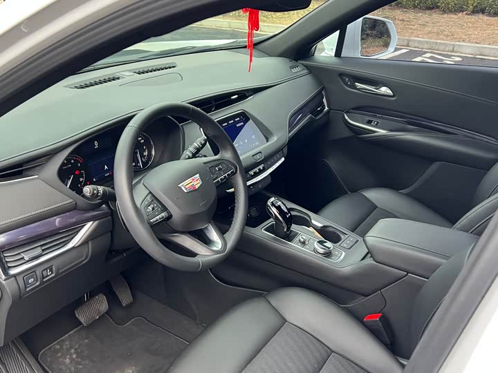 Фото 6 - Cadillac XT4