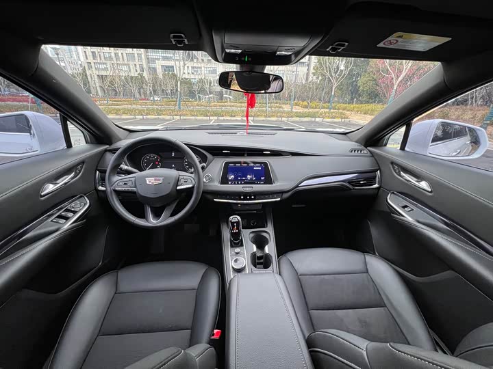 Фото 9 - Cadillac XT4