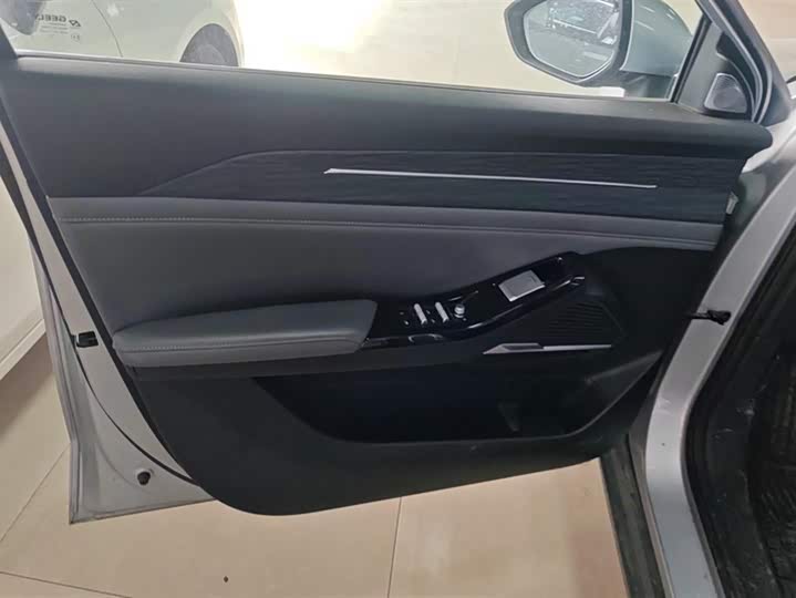 Фото 7 - Geely Galaxy L6