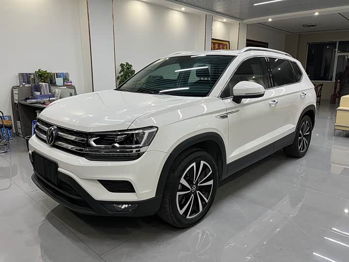 Фото 1 - Volkswagen Tharu