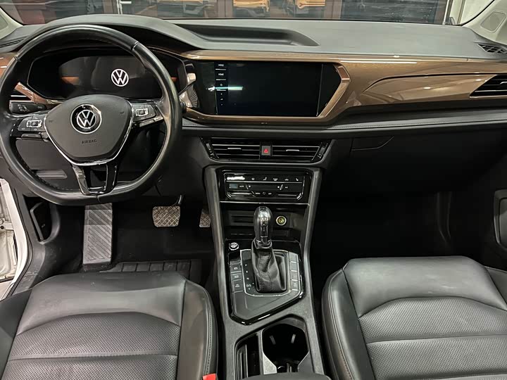 Фото 9 - Volkswagen Tharu