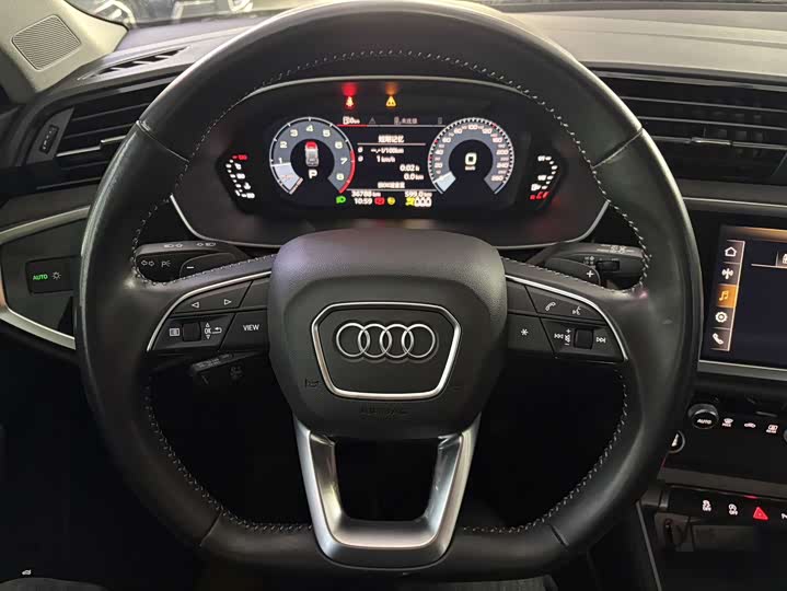 Фото 6 - Audi Q3