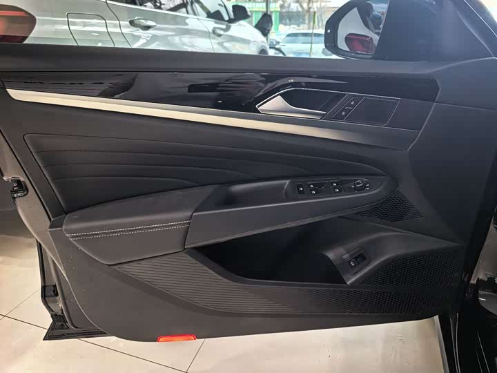 Фото 7 - Volkswagen Passat