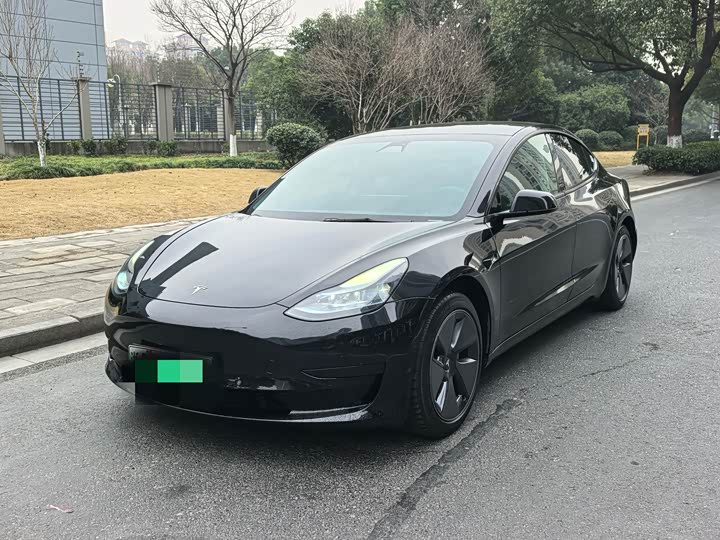 Фото 1 - Tesla Model 3