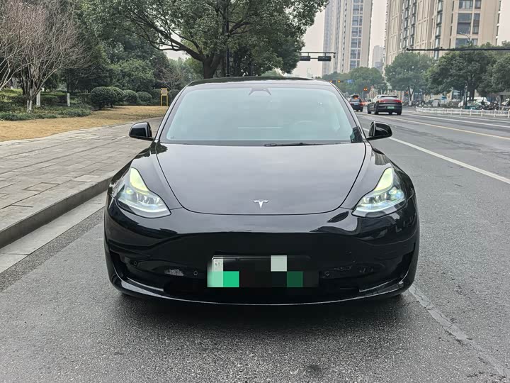 Фото 2 - Tesla Model 3
