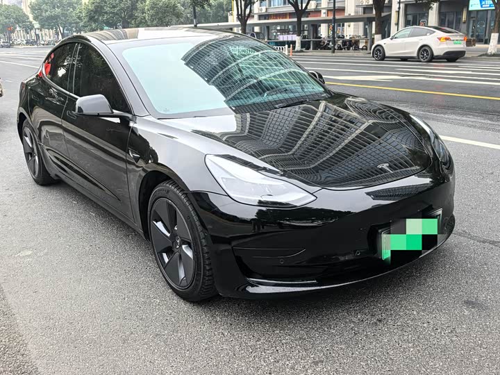 Фото 3 - Tesla Model 3