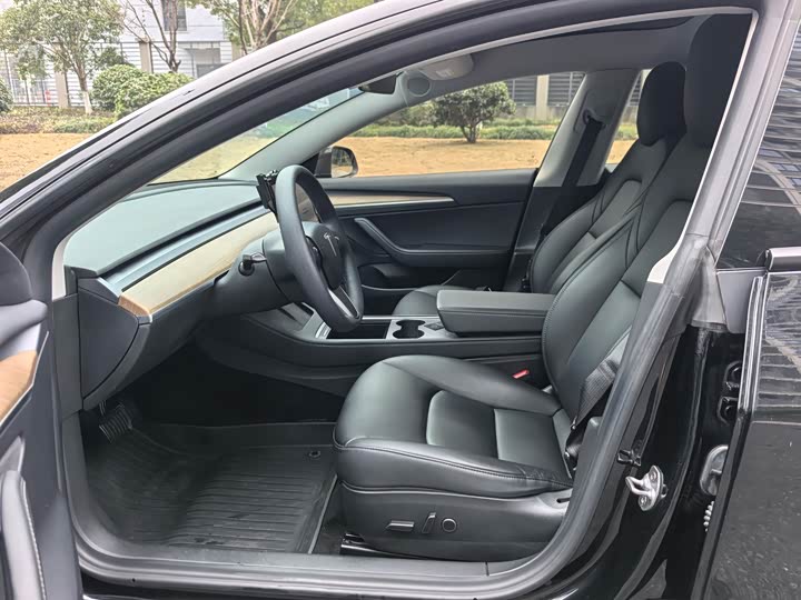 Фото 6 - Tesla Model 3