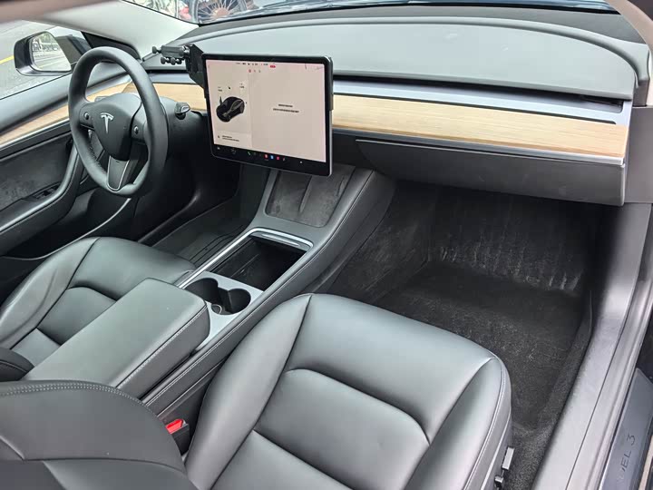 Фото 8 - Tesla Model 3