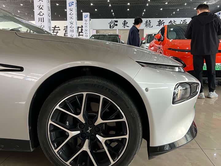 Фото 9 - XPeng P7