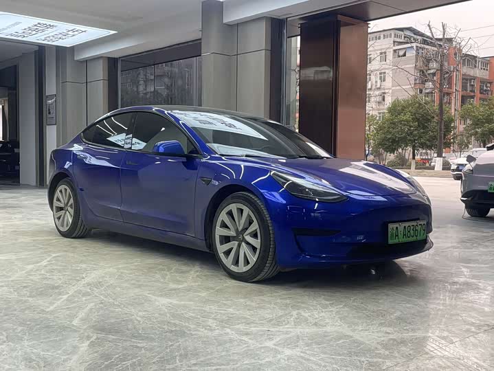 Фото 1 - Tesla Model 3