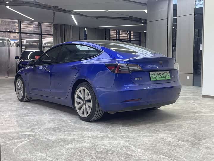 Фото 4 - Tesla Model 3