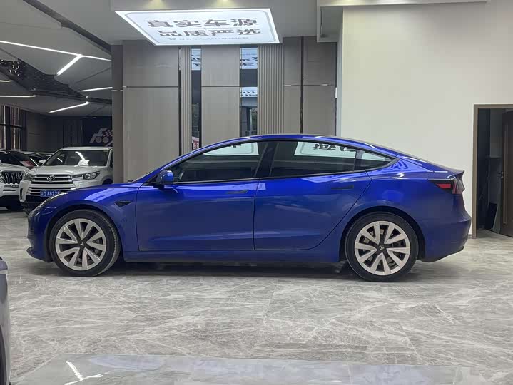Фото 7 - Tesla Model 3