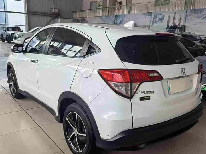 Фото 8 - Honda Vezel