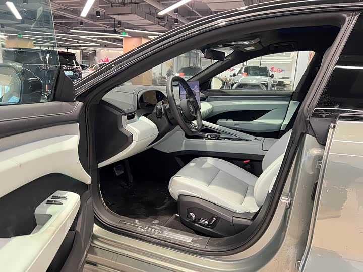 Фото 8 - Zeekr 001