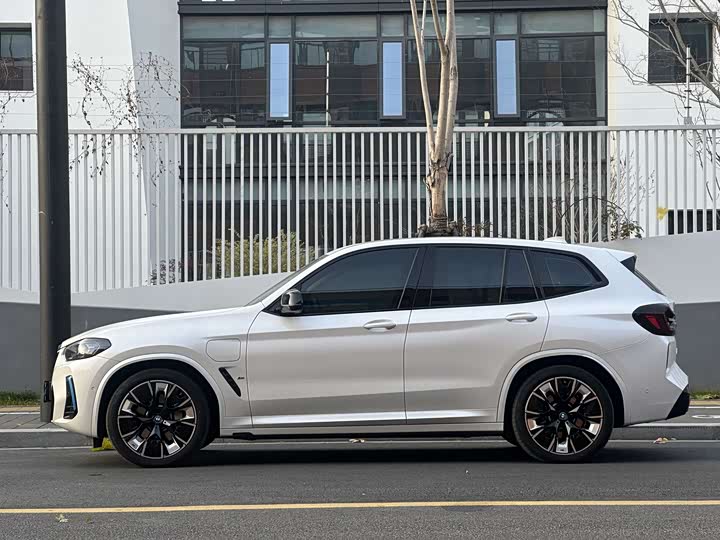 Фото 4 - BMW iX3