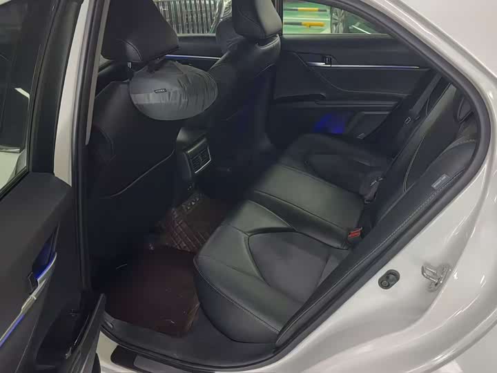 Фото 6 - Toyota Camry