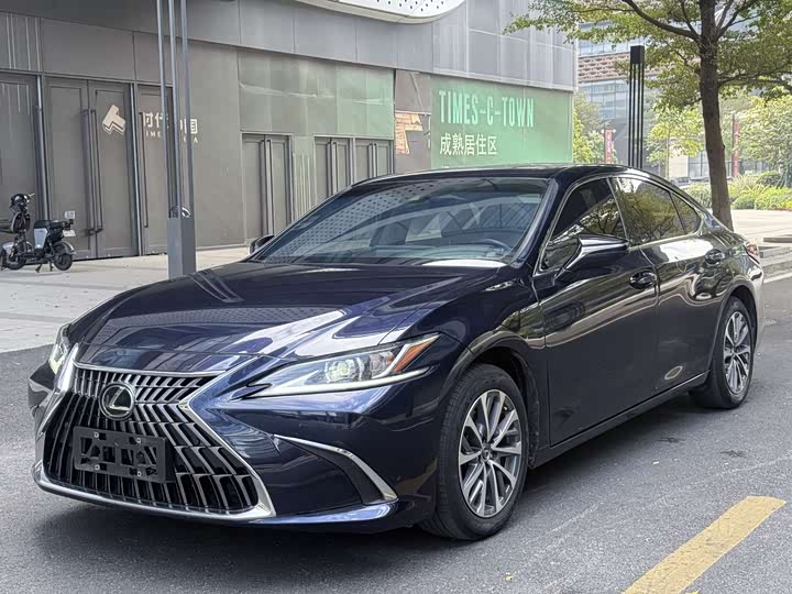 Фото 1 - Lexus ES