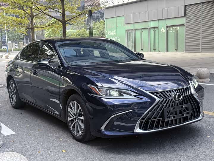 Фото 3 - Lexus ES