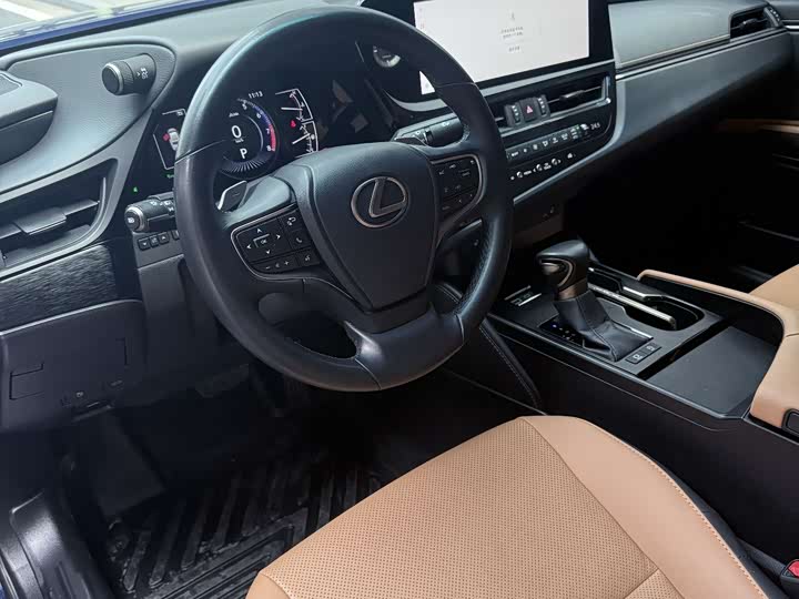 Фото 4 - Lexus ES