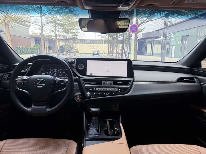 Фото 6 - Lexus ES