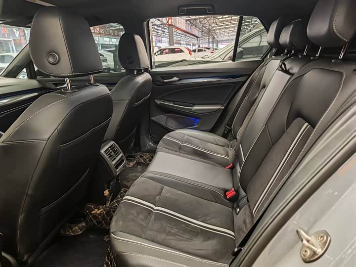 Фото 5 - Volkswagen Golf