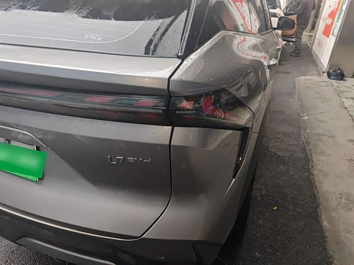 Фото 8 - Geely Galaxy L7