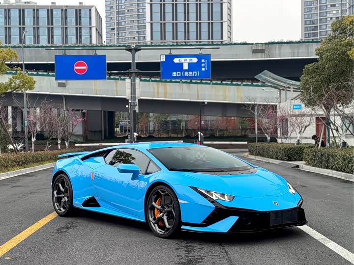 Фото 2 - Lamborghini Huracán