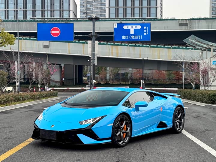 Фото 3 - Lamborghini Huracán