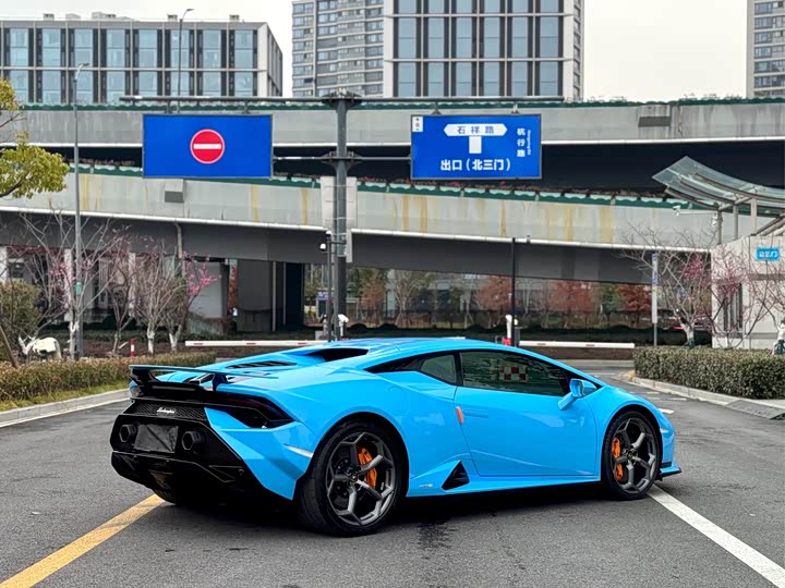 Фото 7 - Lamborghini Huracán