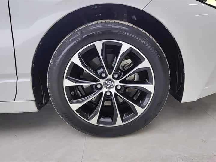 Фото 6 - Toyota Avalon