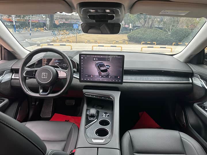 Фото 7 - Zeekr 001