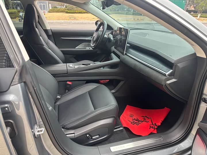 Фото 9 - Zeekr 001