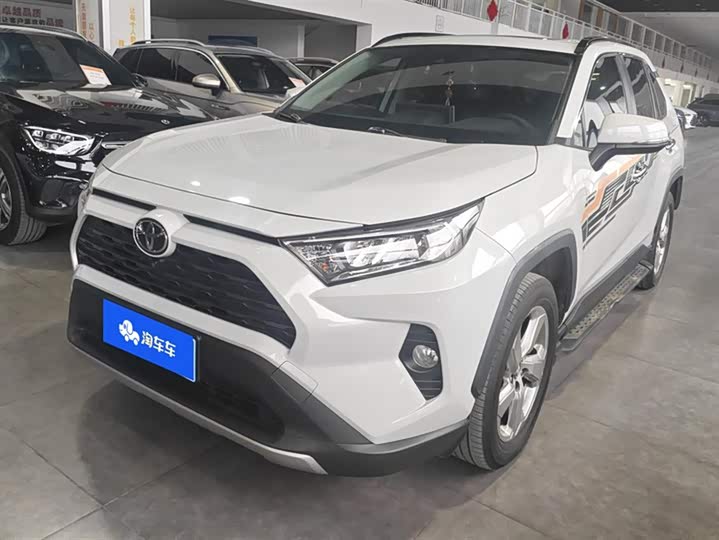 Фото 1 - Toyota RAV4