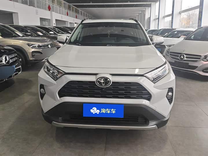 Фото 2 - Toyota RAV4