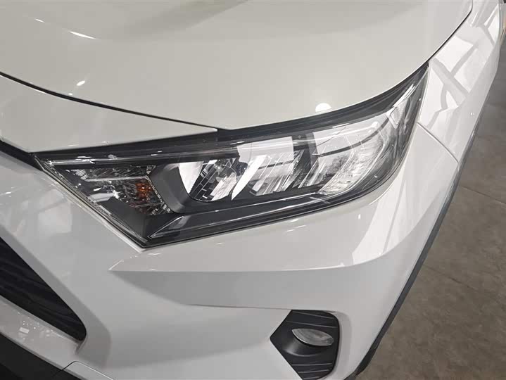 Фото 5 - Toyota RAV4