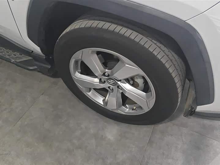 Фото 6 - Toyota RAV4