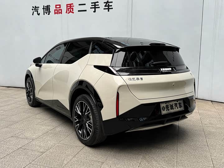 Фото 7 - Zeekr X