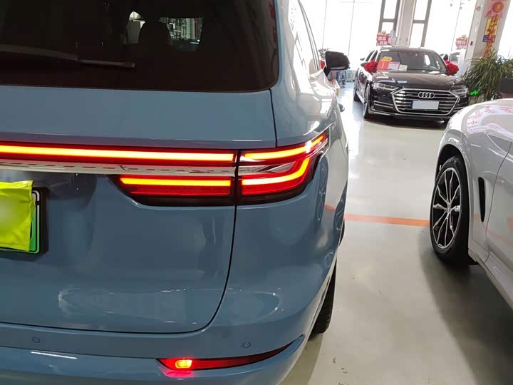 Фото 8 - LiXiang One