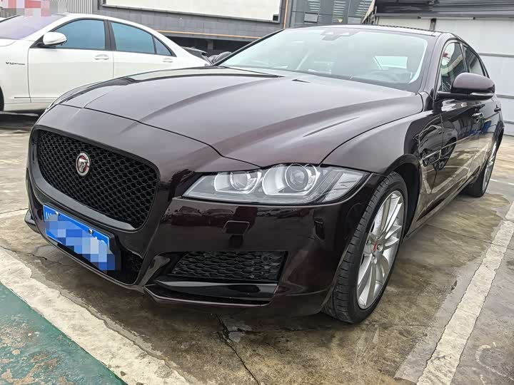 Фото 1 - Jaguar XF L