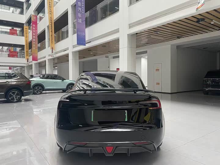 Фото 3 - Tesla Model 3