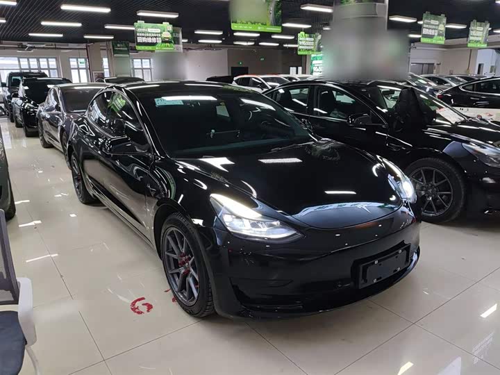 Фото 4 - Tesla Model 3