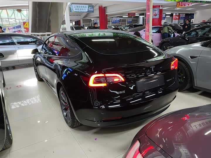 Фото 5 - Tesla Model 3