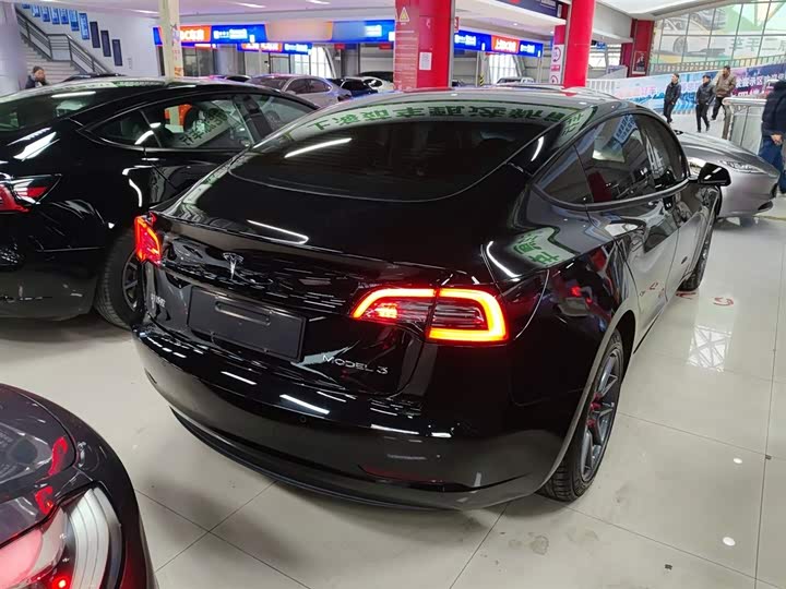 Фото 7 - Tesla Model 3
