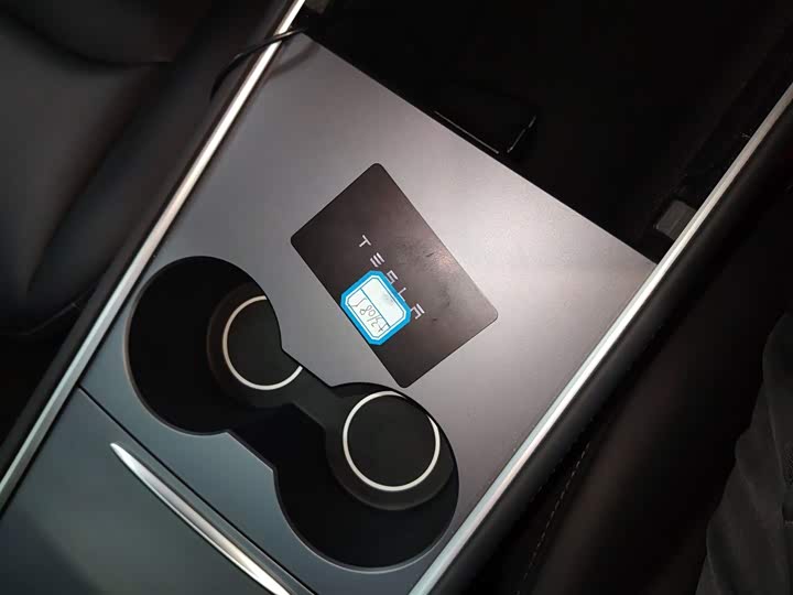 Фото 9 - Tesla Model 3