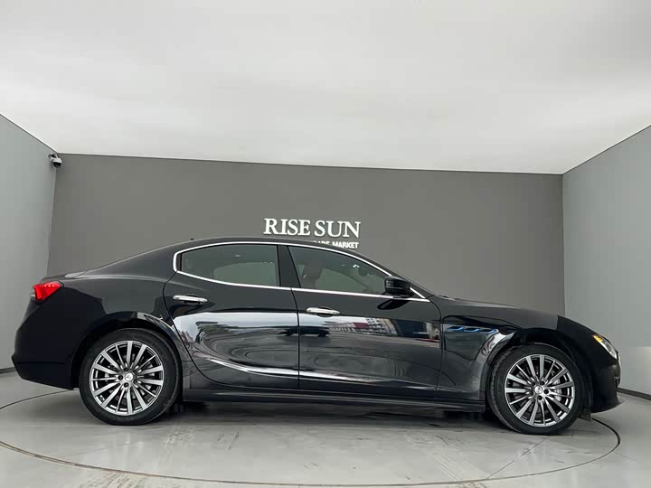 Фото 3 - Maserati Ghibli