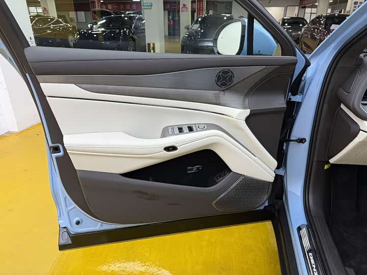 Фото 3 - Denza N7