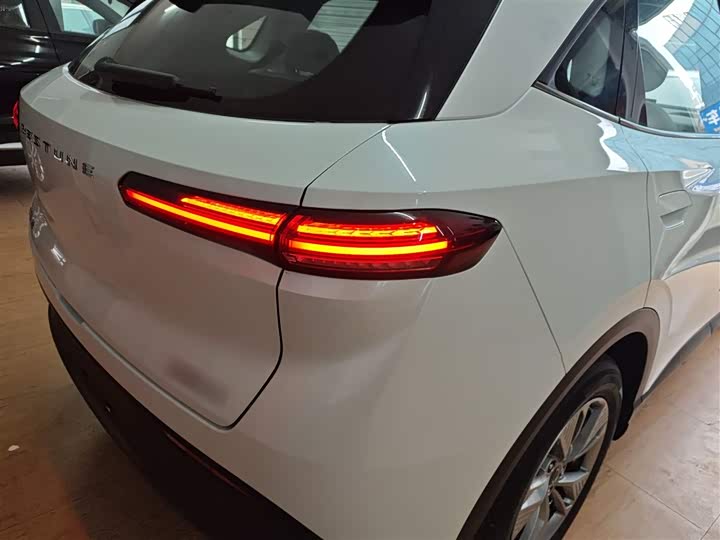 Фото 8 - Bestune 03