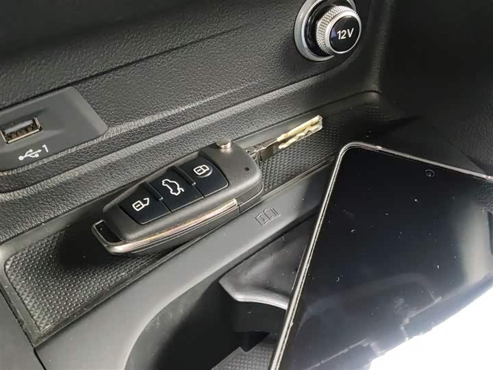 Фото 9 - Audi Q2L