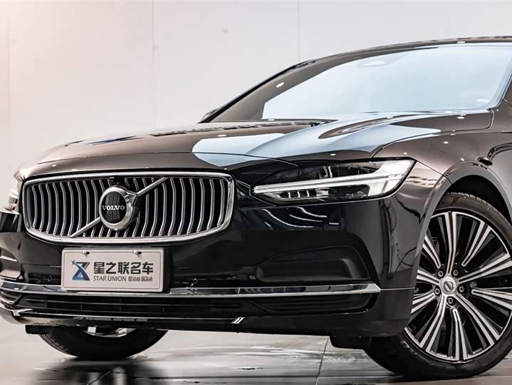 Фото 2 - Volvo S90